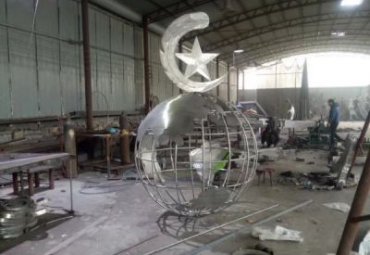 街道地球不锈钢雕塑