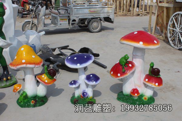 街道玻璃钢彩绘蘑菇雕塑 街道玻璃钢彩绘蘑菇雕塑