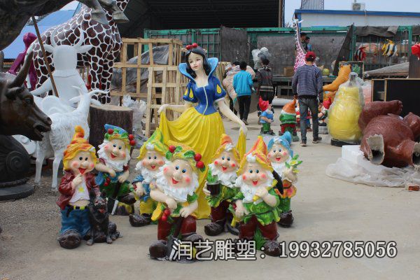 小区玻璃钢白雪公主和小矮人人物雕塑 小区玻璃钢白雪公主和小矮人人物雕塑