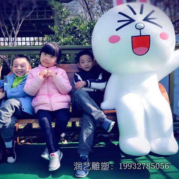 街道可妮兔玻璃钢卡通雕塑 街道可妮兔玻璃钢卡通雕塑
