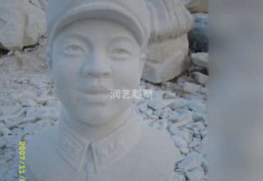 街道石雕雷锋雕塑