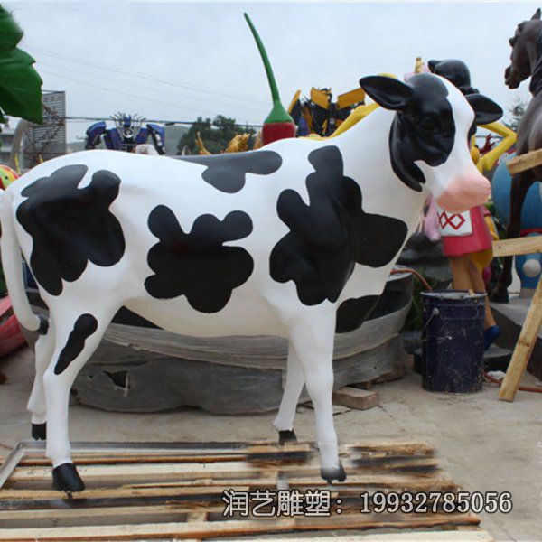 街道奶牛玻璃钢动物雕塑 街道奶牛玻璃钢动物雕塑