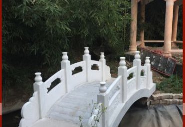 广场石雕拱桥雕塑