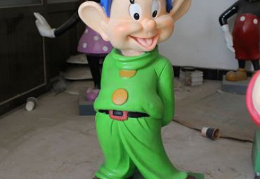 草坪玻璃钢小矮人雕塑