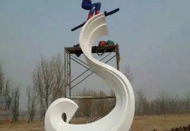 游乐场不锈钢滑冰雕塑