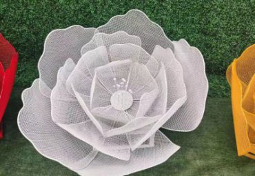 学校不锈钢花雕塑
