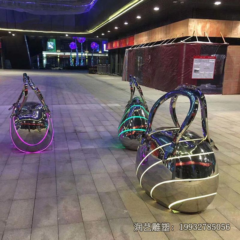 企业不锈钢手提包雕塑