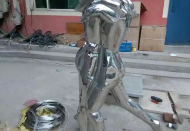 商业街不锈钢手雕塑