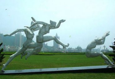 景区不锈钢跳远雕塑