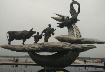 草坪不锈钢牛郎织女雕塑