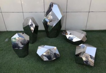 企业不锈钢石头雕塑