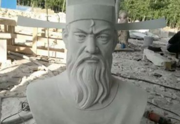 草坪包公石雕