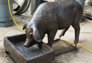 游乐场猪动物铜雕
