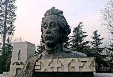 学校爱因斯坦铜雕