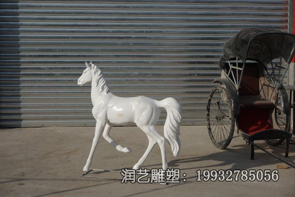 小区玻璃钢马雕塑 小区玻璃钢马雕塑