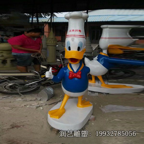 商场玻璃钢唐老鸭雕塑 商场玻璃钢唐老鸭雕塑