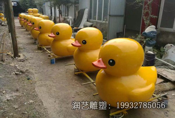 景区玻璃钢小黄鸭雕塑 景区玻璃钢小黄鸭雕塑