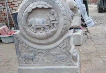 小区石雕门墩雕塑