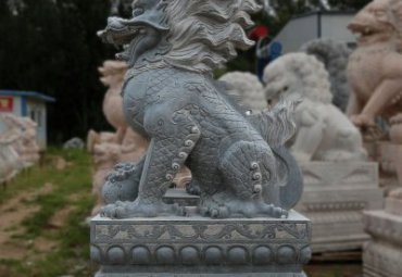 草坪石雕麒麟雕塑