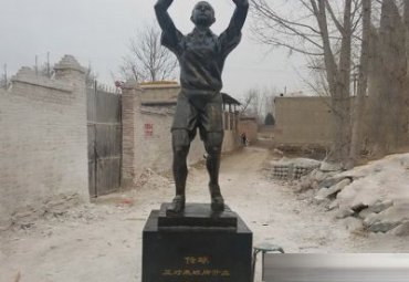 景区铜雕运动人物雕塑