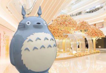 学校玻璃钢龙猫雕塑