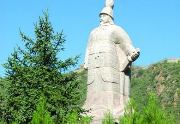 草坪石雕戚继光雕塑