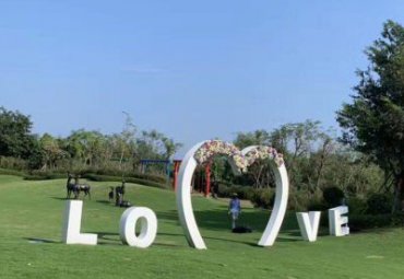小区不锈钢love雕塑
