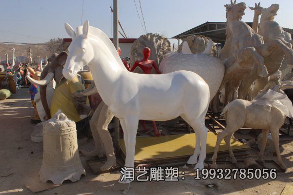 商场玻璃钢马雕塑 商场玻璃钢马雕塑
