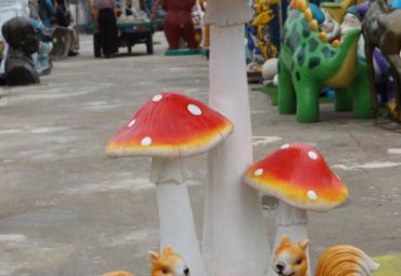 城市玻璃钢松鼠雕塑
