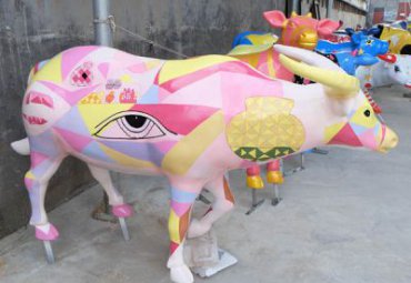 游乐场玻璃钢牛雕塑