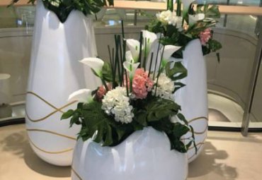 城市玻璃钢花瓶雕塑