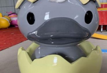 游乐场玻璃钢鸡蛋雕塑