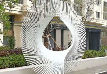 草坪不锈钢线条雕塑