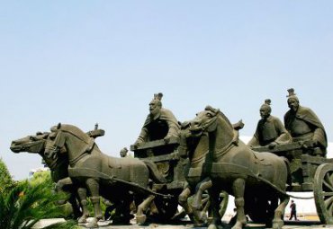 企业铜雕骑马人物雕塑