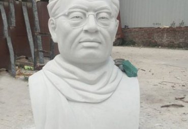 草坪石雕华罗庚雕塑