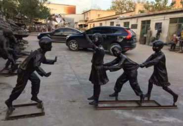 园林铜雕老鹰捉小鸡雕塑