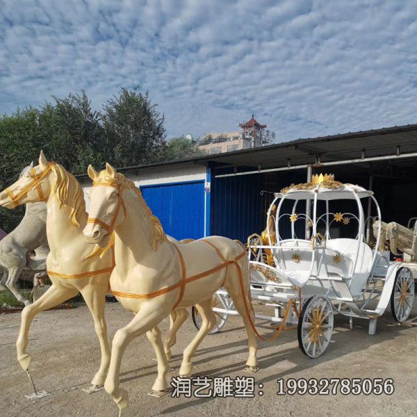 商场玻璃钢马车雕塑 商场玻璃钢马车雕塑