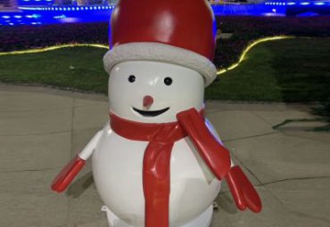城市玻璃钢雪人雕塑