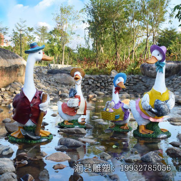 商场玻璃钢鸭子雕塑 商场玻璃钢鸭子雕塑