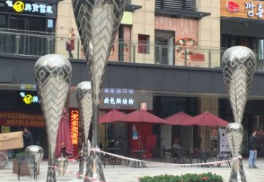 医院不锈钢水滴雕塑