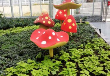 草坪玻璃钢蘑菇雕塑
