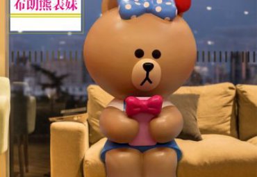 学校玻璃钢布朗熊雕塑