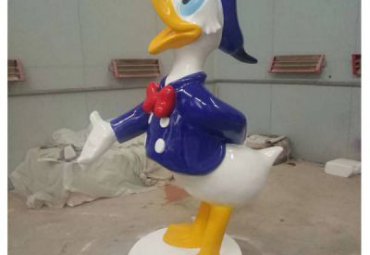 小区玻璃钢唐老鸭雕塑