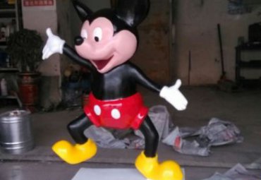 商业街玻璃钢米奇雕塑
