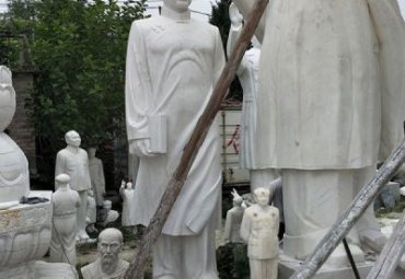 街道石雕陶行知雕塑