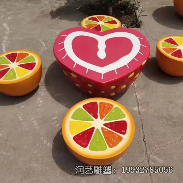 商业街玻璃钢桌凳雕塑 商业街玻璃钢桌凳雕塑