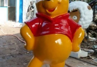 企业玻璃钢小熊维尼雕塑
