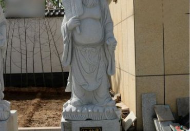 街道石雕八仙过海雕塑