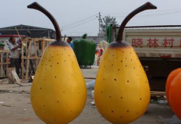 广场玻璃钢梨雕塑
