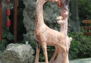 草坪石雕长颈鹿雕塑